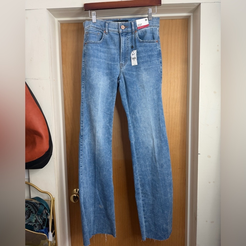 NWT! Express Women’s Slim Flare High Rise Light Wash Jeans - Stretchy. Size: 6R